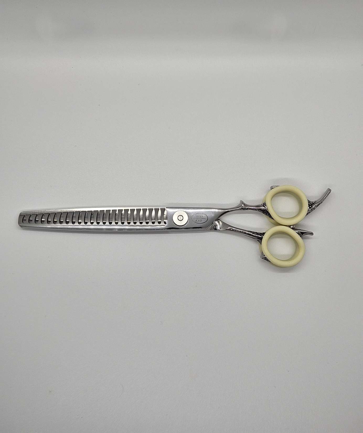 Hair thinning scissors with yellow handles